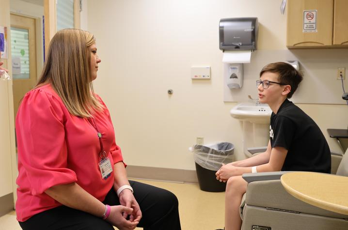 This is a photo of an education coordinator and a KCH patient. Hilary Brown | UK Photo