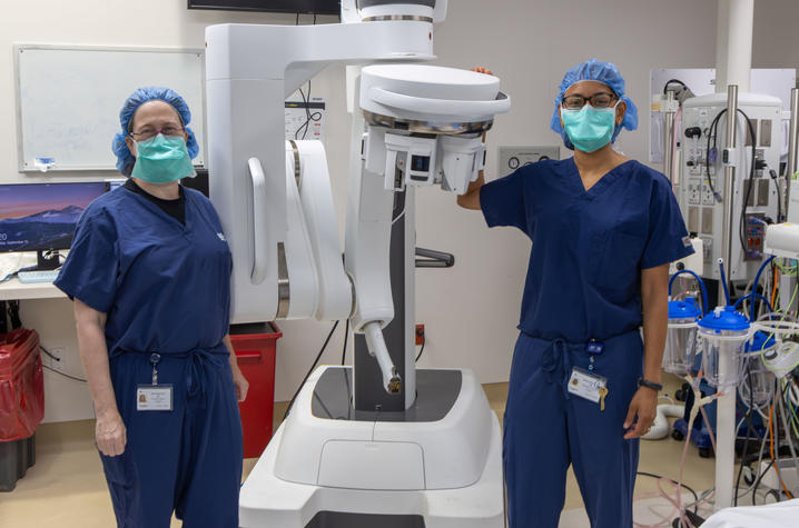 Shari Meyerson, M.D. (left) and Mansi Shah, M.D., can offer patients with lung conditions a minimally invasive alternative for their lung surgery. Hilary Brown | UK Photo
