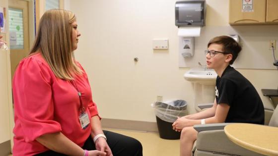 This is a photo of an education coordinator and a KCH patient. Hilary Brown | UK Photo