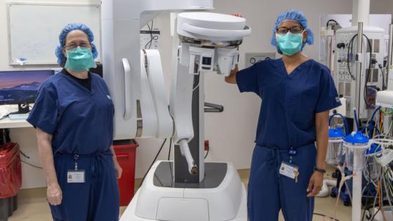 Shari Meyerson, M.D. (left) and Mansi Shah, M.D., can offer patients with lung conditions a minimally invasive alternative for their lung surgery. Hilary Brown | UK Photo